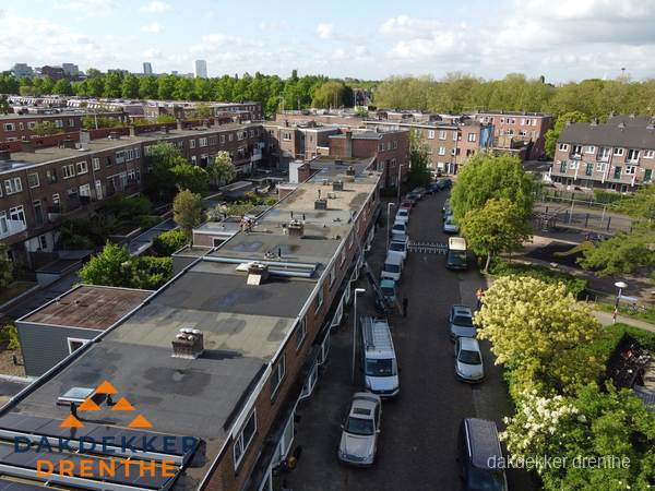 Luchtfoto dakinspectie woonwijk in Drenthe