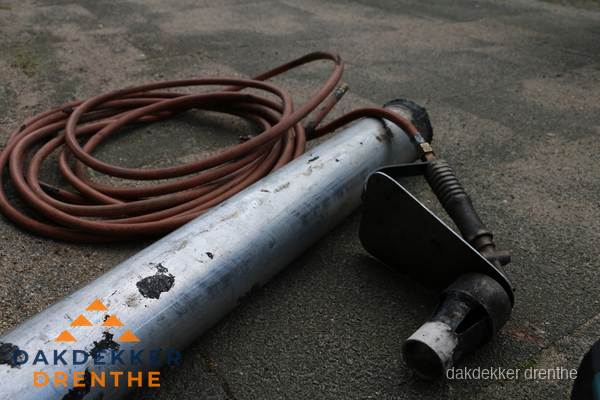 Dakdekker gasbrander en gereedschap voor spoedklus in Drenthe
